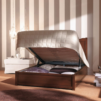 Letto due piazze con rete contenitore alzata