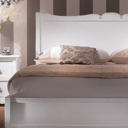 Letto due piazze con rete contenitore, dettaglio testata