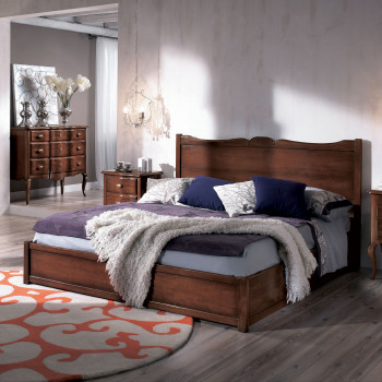 Letto due piazze con testata sagomata in legno massello