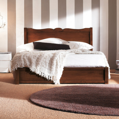 Letto due piazze con testata sagomata, design provenzale