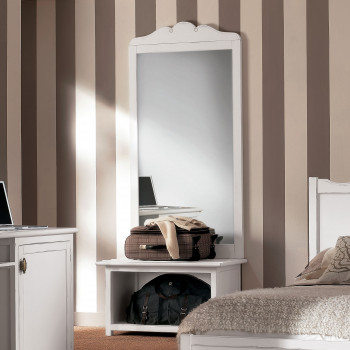 Specchio a terra con cimasa sagomata e cornice finemente lavorata