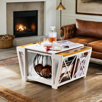 Tavolino con porta riviste, dettaglio legno di tiglio