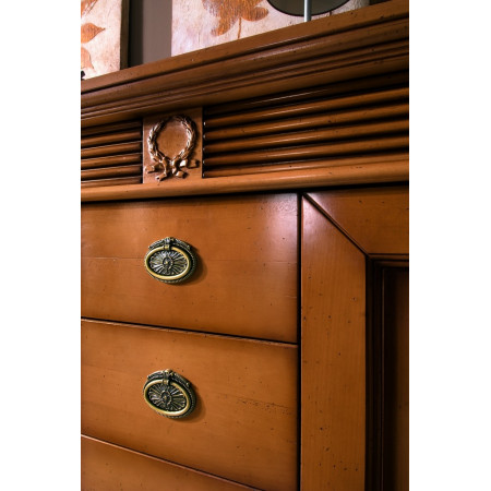 Dettaglio credenza 2 ante 4 cassetti legno intaglio