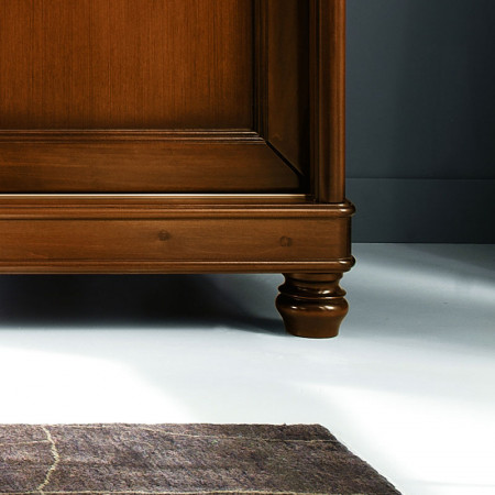 Dettaglio base armadio con pannelli legno noce tanganica
