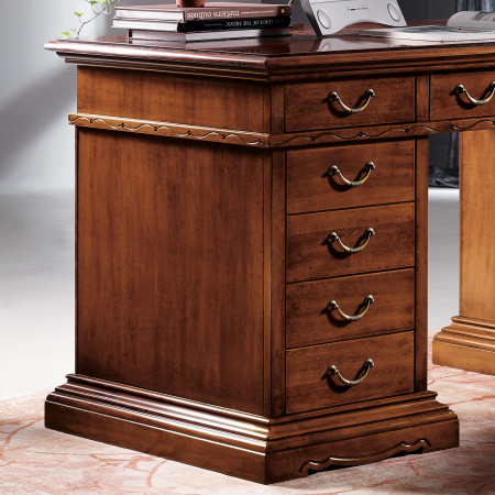 Scrivania classica in legno dettaglio intagli e cassetti