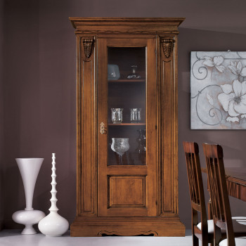 Vetrina classica in legno con anta, dettaglio intagli