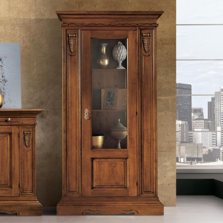 Vetrina classica in legno con anta intagliata e vetro