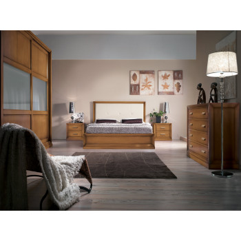 Camera armadio letto comò e comodini in legno chiaro