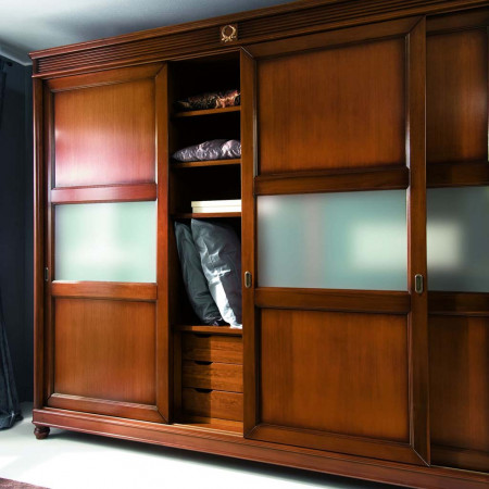 Camera da letto classica armadio con vetro, dettaglio intagli