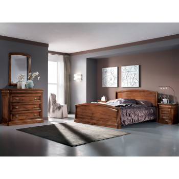 Camera da letto classica con armadio, dettaglio comò