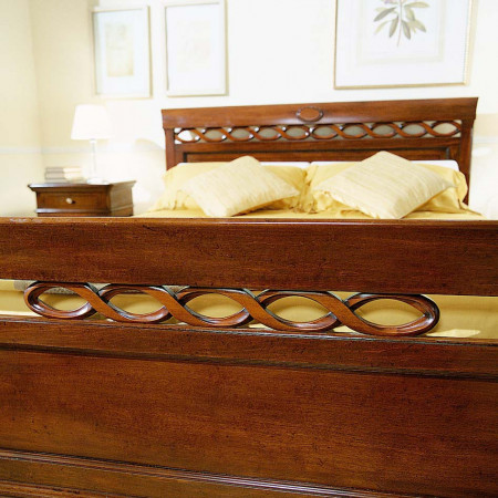 Letto classico con filetti e treccia, dettaglio treccia