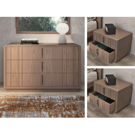 Comò e comodino moderni, legno massello di frassino Comò e comodino moderni in legno massello di frassino con zoccolo