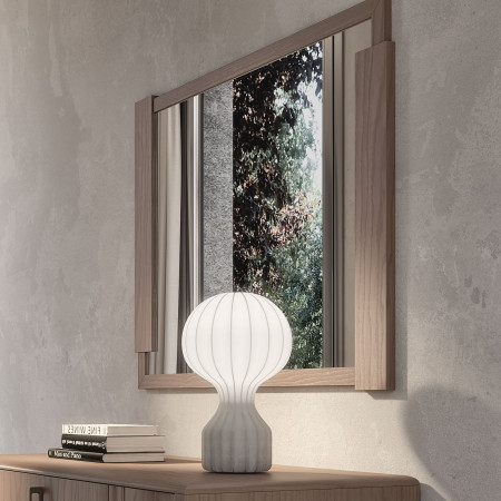 Specchiera in legno, cornice asimmetrica, dettaglio