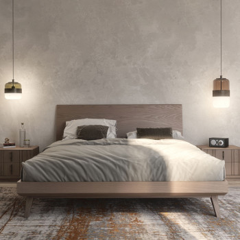 Letto moderno con testata in legno, dettaglio piedini