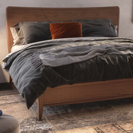 Letto moderno in legno con contenitore e testata incisa