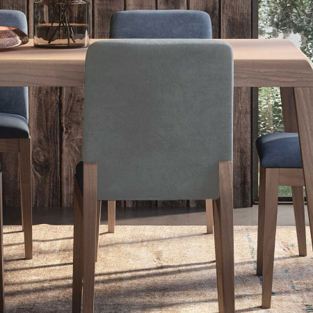 Sedia in legno Antares con microfibra grigio chiaro