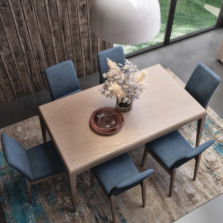 Sedia in legno Antares, dettaglio microfibra blu