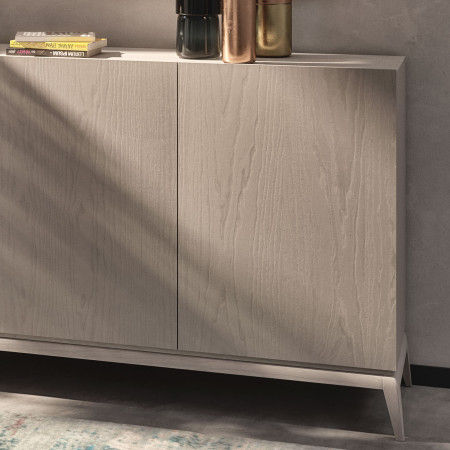 Dettaglio della credenza Nova Luce in legno di frassino