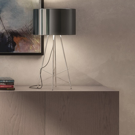 Credenza Nova Luce dettaglio legno con lampada moderna