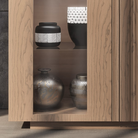 Dettaglio della credenza Renova, ante in vetro e legno