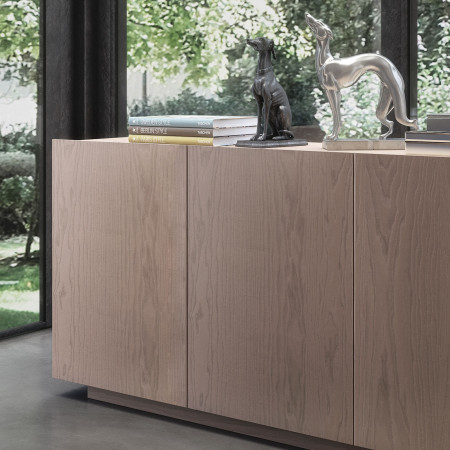 Credenza Nova Style 3 porte in frassino con dettagli naturali