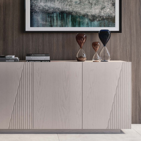 Credenza Nova Style 4 porte in legno con dettaglio maniglia