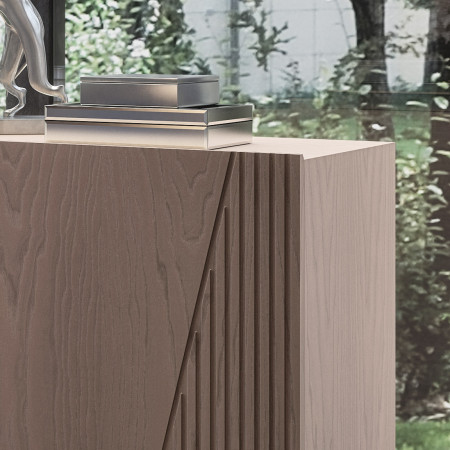 Dettaglio Credenza Nova Style, incisioni verticali legno