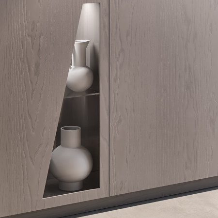 Dettaglio della Credenza Mira con 4 porte in legno