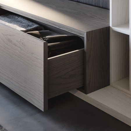 Dettaglio cassetti e ripiani Mobile Nova 13 legno massello