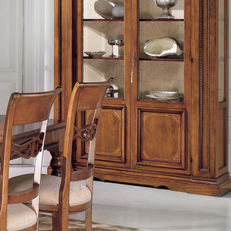 Sala da pranzo classica 6 sedie legno con dettaglio credenza