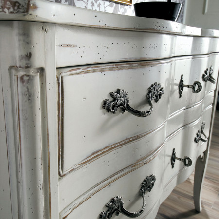 Comoncino finitura azzurro francese con maniglie decorative