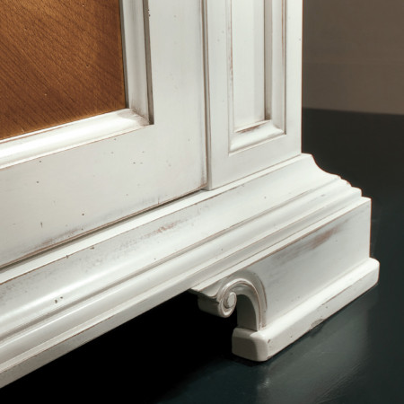 Dettaglio base Credenzina 2 porte con intarsi