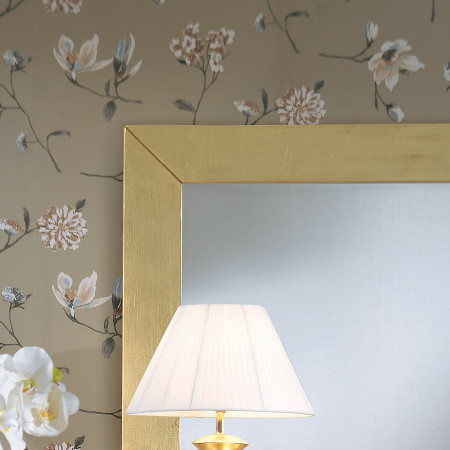 Dettaglio cornice specchiera moderna foglia oro