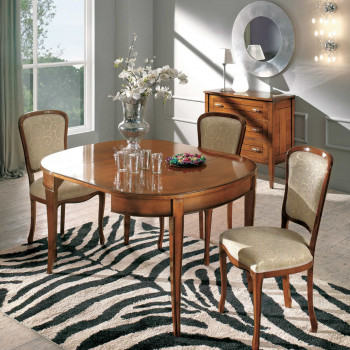 Tavolo ovalino allungabile in legno ciliegio ambientato