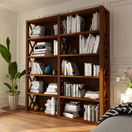 Libreria in legno con fianchi a croci e ripiani pieni