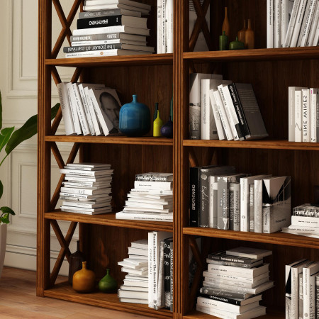 Libreria in legno con fianchi a croce, dettaglio croci