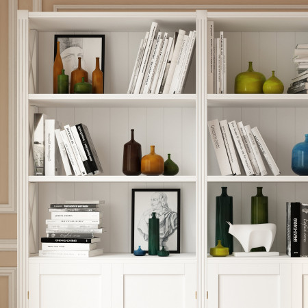 Libreria in legno con 4 ante e dettagli a crociera