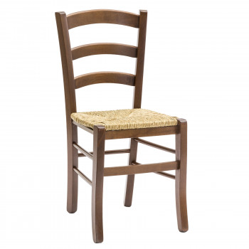 Sedia campagnola in legno con dettaglio seduta in paglia