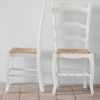 Coppia di sedie bianco panna con fondo in paglia shabby chic
