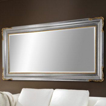 Specchiera foglia argento con angoli oro, montata su parete