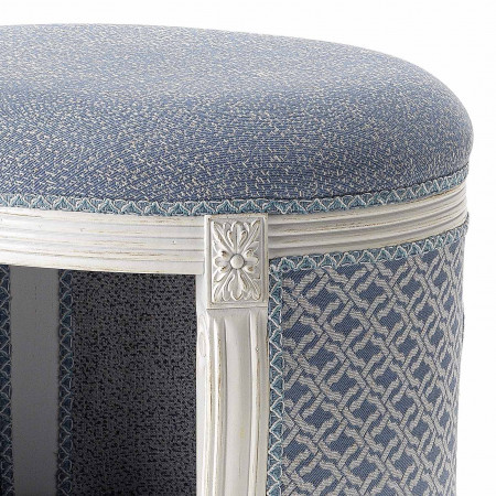 Dettaglio pouf imbottito con cuccia cane gatto