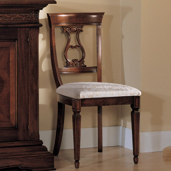 Sedia con fondino imbottito, schienale intagliato, legno faggio