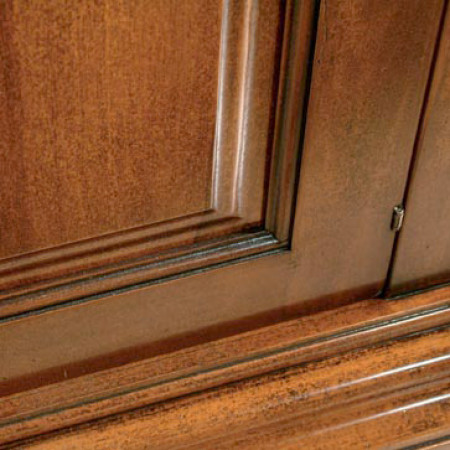 Dettaglio ante bugnate credenzone legno noce