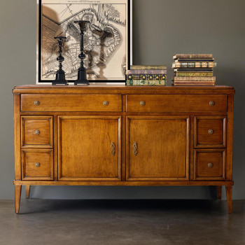 Credenza vintage in legno con dettagli frontali e cassetti