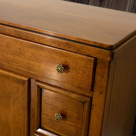 Dettaglio credenza legno di tiglio, cassetti superiori