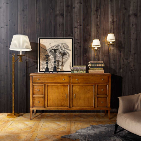 Credenza in legno con ante e cassetti, dettagli parete e luci