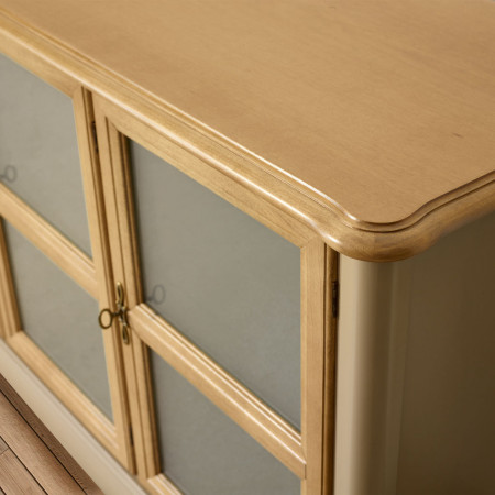 Dettaglio piano sagomato Credenza 3 ante