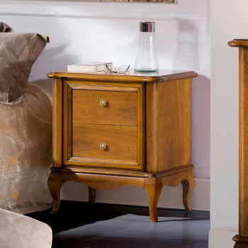 Comodino 2 cassetti con piedi a sciabola, dettaglio frontale