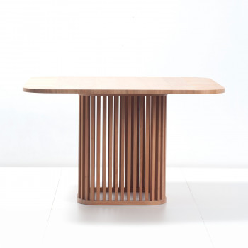 Tavolo Splint quadrato in legno di ciliegio con doghe