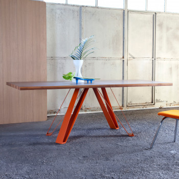 Tavolo Spider in noce canaletto con base arancione